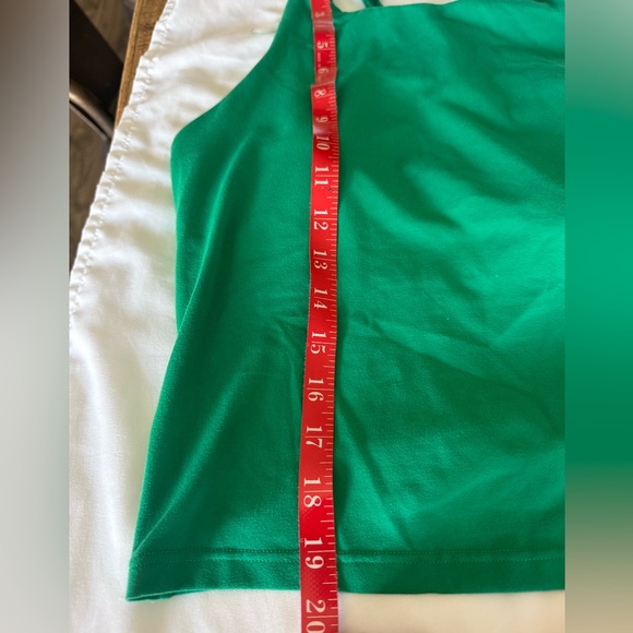 FABLETICS Built-In Bra Tank - Green - Size Medium - Picture 5 of 6